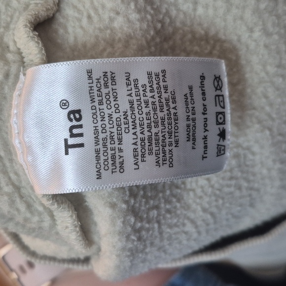 Tna (Aritzia) Women’s Cream Cozy Fleece Mega Crew Cropped Sweatshirt Size Small - Picture 4 of 5